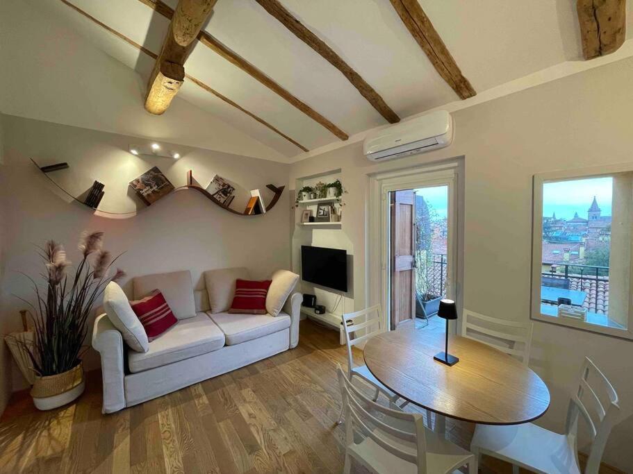 Romantic Attic Room With Panoramic View Bologna Bagian luar foto
